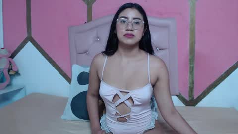 Snapshot of mia_wilsom chatting on 10.20.25 Mia online show from 10.20.25