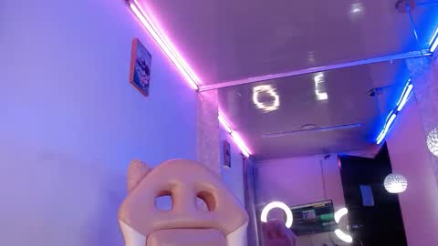 Mia online show from 02.28.25