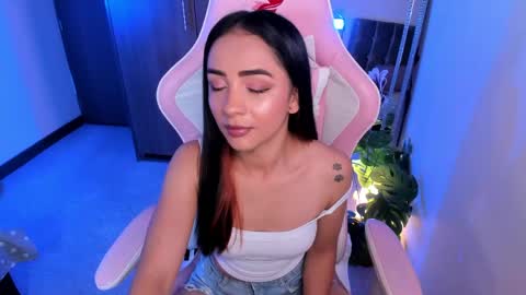 mia  nicolle online show from 06.08.26