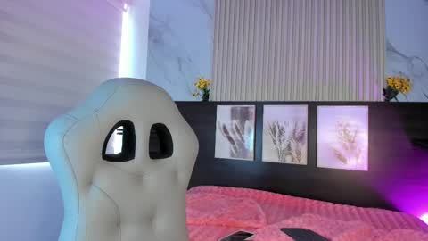 Snapshot of miaa_as_ chatting on 09.19.25 miaa_as_ online show from 09.19.25