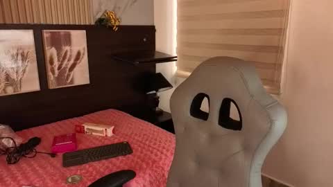 Snapshot of miaa_as_ chatting on 10.10.25 miaa_as_ online show from 10.10.25