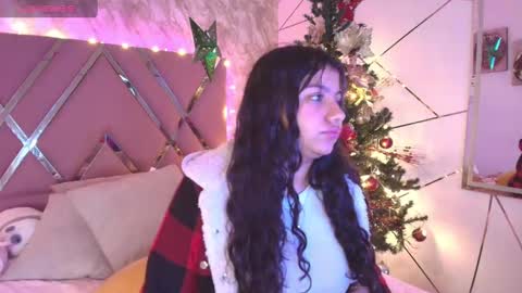 Snapshot of miaa_smiith1 chatting on 12.22.24 miaa_smiith1 online show from 12.22.24
