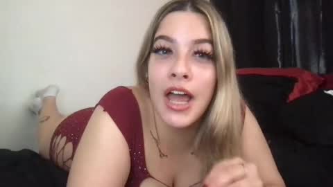 Mia Moji online show from 10.22.25