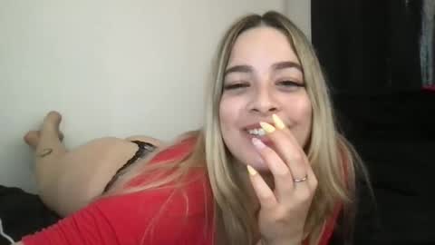 Mia Moji online show from 11.15.25