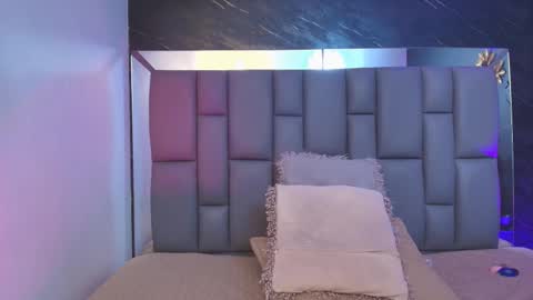 Mia online show from 10.08.25