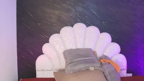 Mia online show from 03.17.26