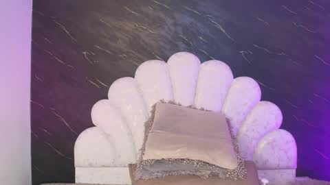 Mia online show from 03.30.26