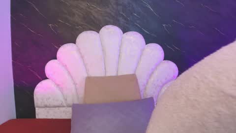 Mia online show from 04.15.26