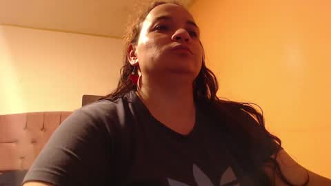 Snapshot of miaabrownn chatting on 02.05.25 MIA online show from 02.05.25