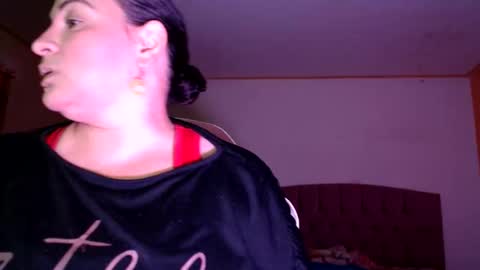 Snapshot of miaabrownn chatting on 11.06.25 MIA online show from 11.06.25