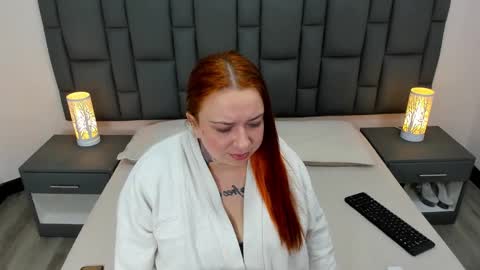 Snapshot of miaandmolly_ chatting on 01.12.25 mia red hair molly short hair online show from 01.12.25