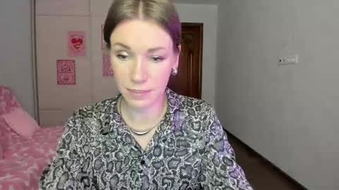 Mia online show from 04.29.26