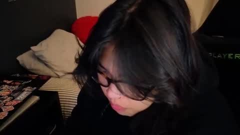 Mia online show from 04.29.26