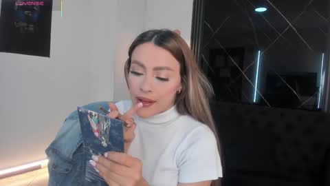 Snapshot of miacarperrlux chatting on 12.22.25 MiaCarper online show from 12.22.25