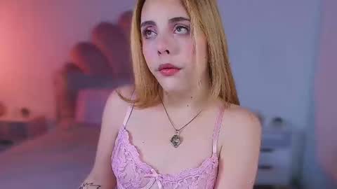 Snapshot of miacolucci_18 chatting on 02.14.26 Mary online show from 02.14.26