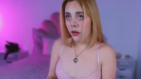 Snapshot of miacolucci_18 chatting on 02.19.26 Mary online show from 02.19.26