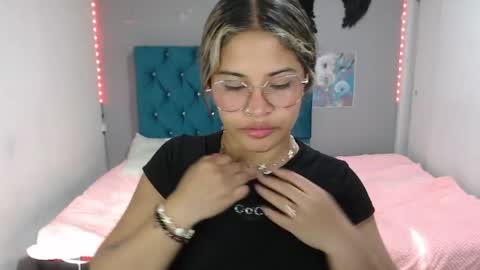Snapshot of miacumgirl chatting on 06.09.26 miacumgirl online show from 06.09.26