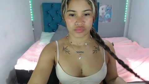 Snapshot of miacumgirl chatting on 06.12.26 miacumgirl online show from 06.12.26