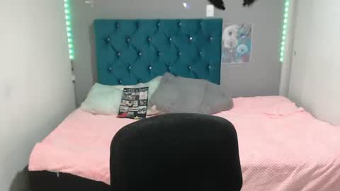 Snapshot of miacumgirl chatting on 06.16.26 miacumgirl online show from 06.16.26