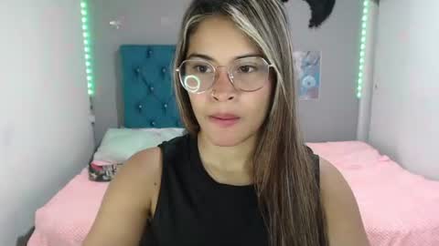 Snapshot of miacumgirl chatting on 06.22.26 miacumgirl online show from 06.22.26