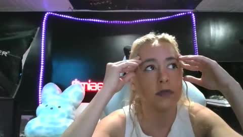 Snapshot of miaellababy chatting on 10.28.25 miaellababy online show from 10.28.25