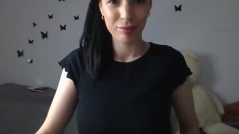 Mia online show from 05.17.26