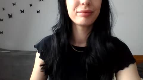 Mia online show from 06.12.26