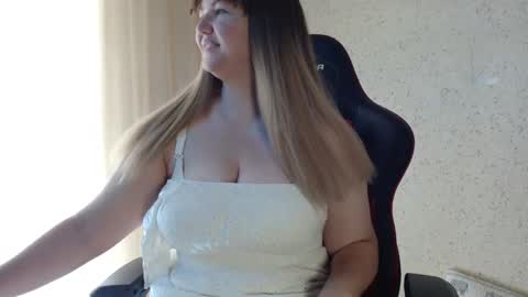 Snapshot of miafoxisja chatting on 05.17.26 MiaFoxisJa online show from 05.17.26