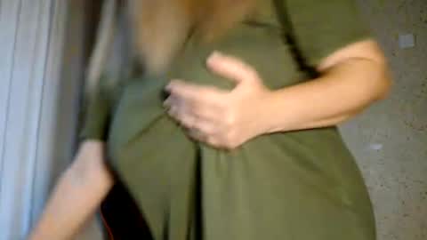 Snapshot of miafoxisja chatting on 05.22.26 MiaFoxisJa online show from 05.22.26