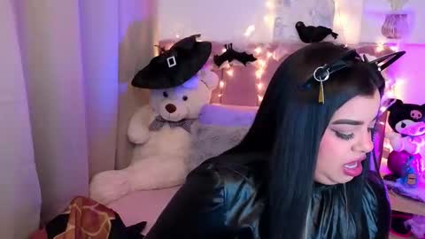 Miah Joness online show from 10.31.25