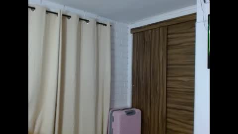 Snapshot of miahott19 chatting on 12.20.24 miahott19 online show from 12.20.24