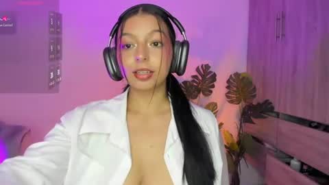 Mia Fernandez online show from 07.30.26