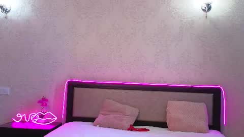 Snapshot of mialuxi chatting on 06.17.26 llluxi94739 online show from 06.17.26