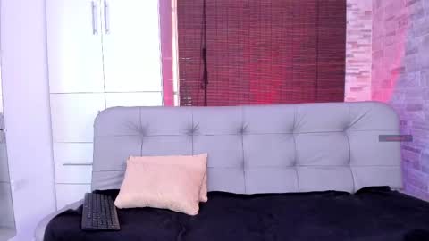 Mia online show from 03.04.25