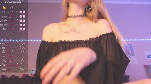 Snapshot of miamiameow chatting on 12.08.24 Mia online show from 12.08.24