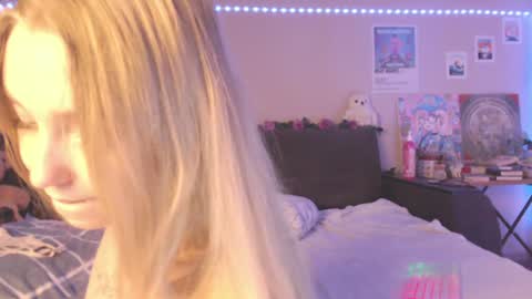 Snapshot of miamiameow chatting on 12.20.24 Mia online show from 12.20.24