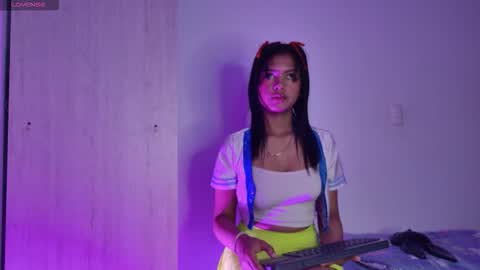 Mia Miller online show from 11.08.25