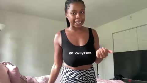 Snapshot of miamiworld chatting on 09.18.25 MiamiWorld online show from 09.18.25