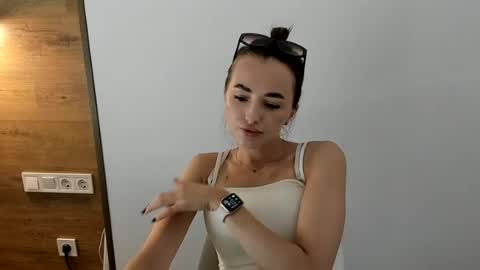 Snapshot of miamoll chatting on 07.24.26 miamoll online show from 07.24.26