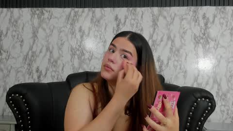 Snapshot of miamontoya chatting on 01.28.25 Mia -5 7001400 Follow online show from 01.28.25