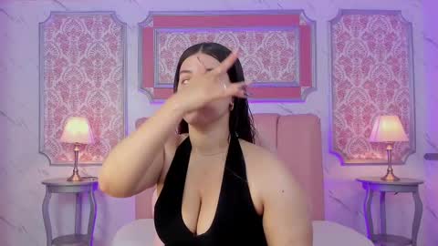 Snapshot of miamontoya chatting on 03.05.25 Mia -5 7001400 Follow online show from 03.05.25