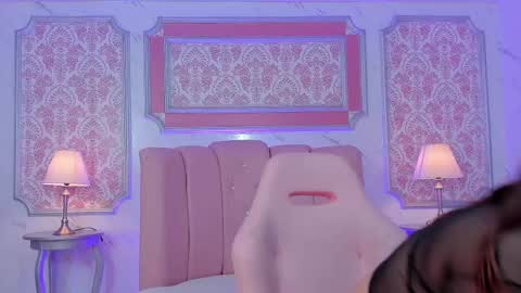 Snapshot of miamontoya chatting on 03.11.25 Mia -5 7001400 Follow online show from 03.11.25