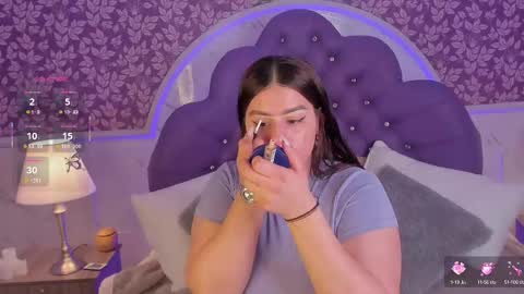 Snapshot of miamontoya chatting on 09.24.25 Mia -5 7001400 Follow online show from 09.24.25