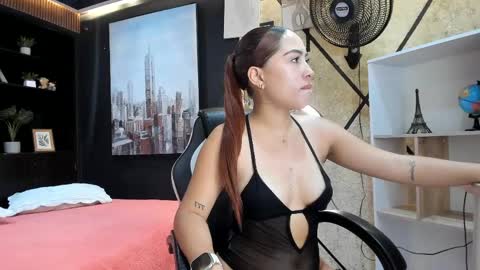 Snapshot of mianavarro_ chatting on 05.28.26 Mia online show from 05.28.26