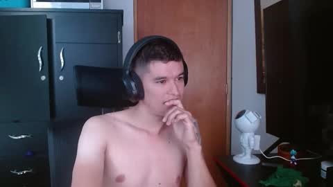 Snapshot of miaou_miaou chatting on 02.19.25 miaou_miaou online show from 02.19.25