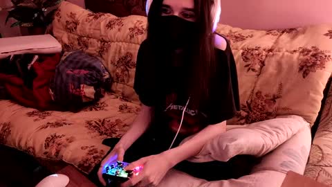 Snapshot of miaowhowl chatting on 01.28.25 Kristien online show from 01.28.25