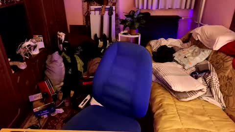 Snapshot of miaowhowl chatting on 02.18.25 Kristien online show from 02.18.25