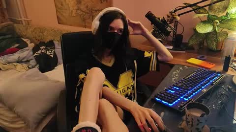 Snapshot of miaowhowl chatting on 10.27.25 Kristien online show from 10.27.25