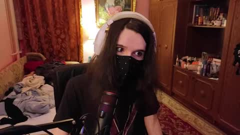 Snapshot of miaowhowl chatting on 11.07.25 Kristien online show from 11.07.25