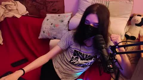 Snapshot of miaowhowl chatting on 11.27.25 Kristien online show from 11.27.25